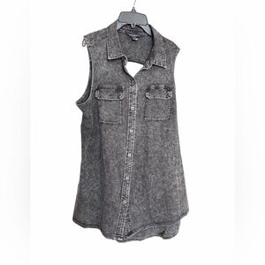 Rock & Republic Sleeveless Black Acid-Washed Button Down Shirt